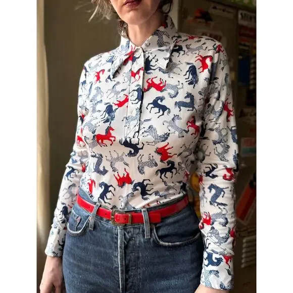 Vintage 70s Horse Print Blouse | Red/Navy Graphic Novelty Top | Point Collar | S - Picture 5 of 9